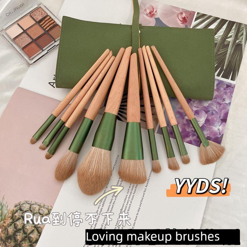 

New Arrival 10 PCs Green Radish Makeup Brushes Suit Super Soft Fiber Hair Face Powder Eye Shadow Eyebrow Brush Makeup Tools In Stock 10 green makeup brushes