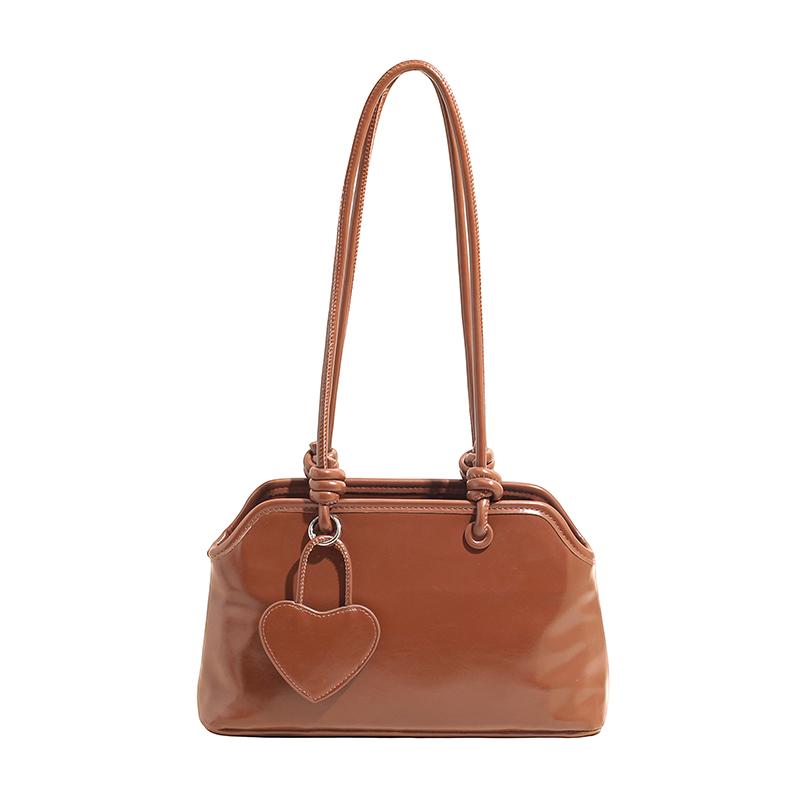 

Glossy PU Shoulder Bag With Heart Detail Women Fashion Handbag For Daily Use коричневий