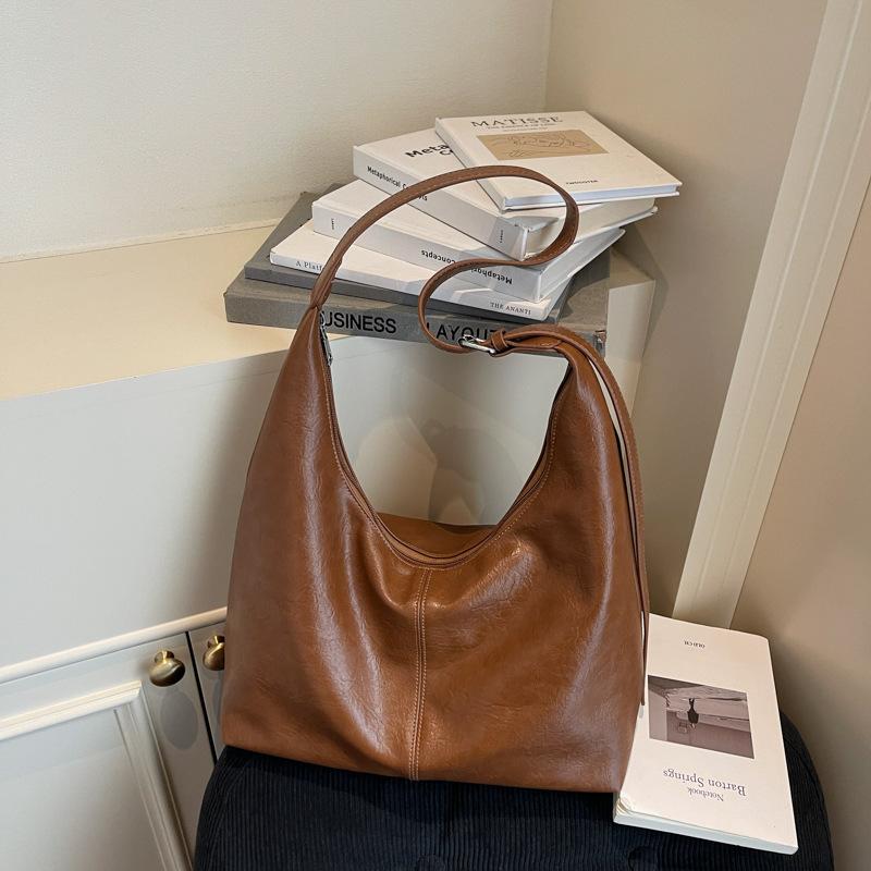 This year's popular bag women's large-capacity 2025 new autumn and winter versatile shoulder bag casual commuter tote bag