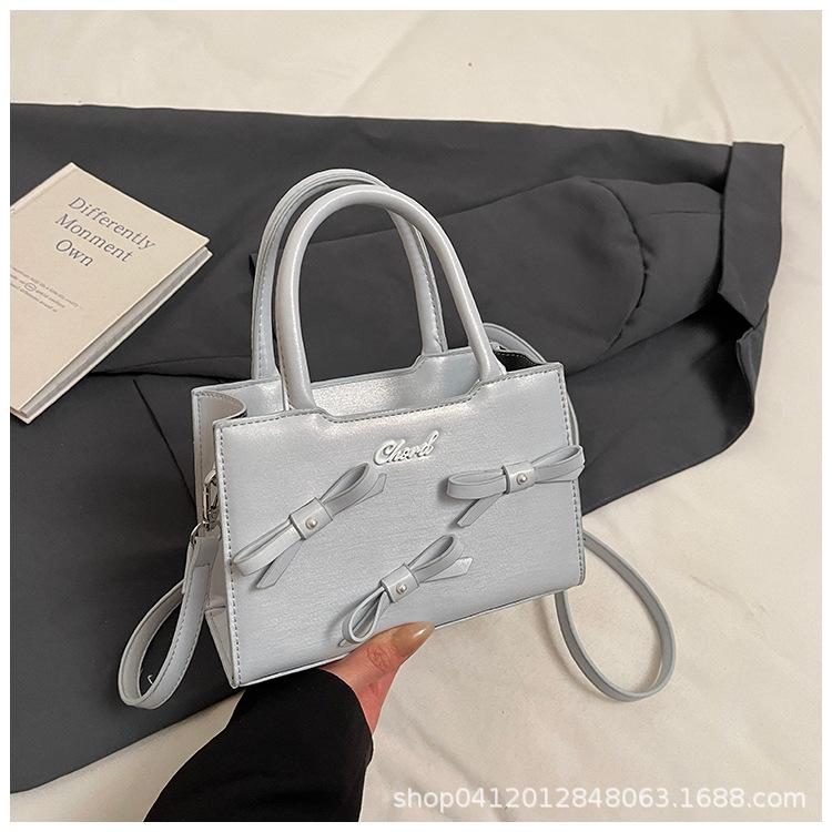 

Portable commuter bag ladies 2025 new trendy fashion sweet bow small square bag versatile ins messenger bag синий