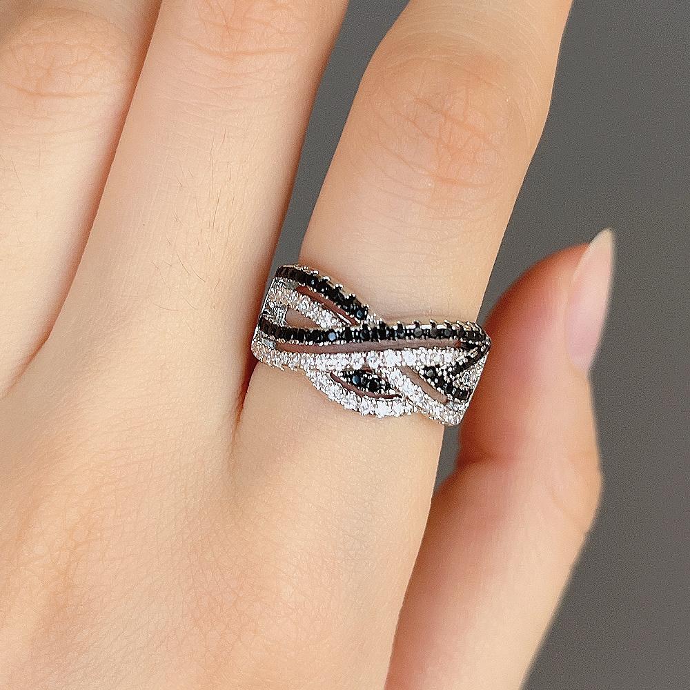 Huitan Personality Black/White Cubic Zirconia Woman Rings for Wedding Unique Design Cool Girls Finger-ring Party Zircon Gift