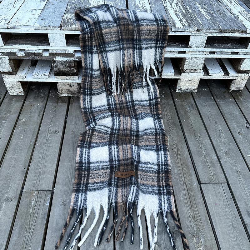 Autumn and winter new Maillard plaid scarf women's extended versatile high-end warm thickened scarf