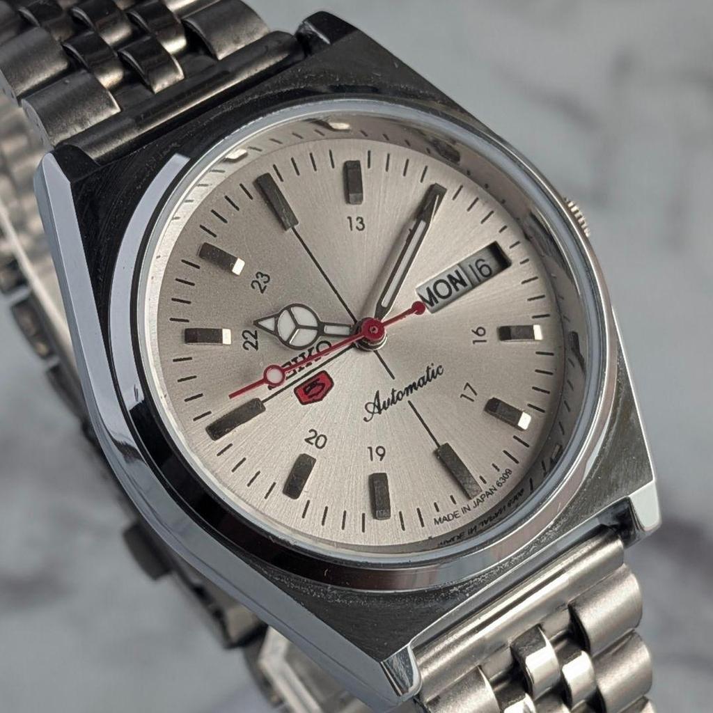 Used Working item SEIKO Seiko 5 Automatic 70s Vintage Silver Dial Sunburst Jubilee Bracelet Day Date