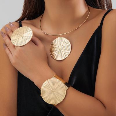 Accessories, Simple Metal Disc Collars, Exaggerated Threaded Pendants, Cold Wind Necklaces