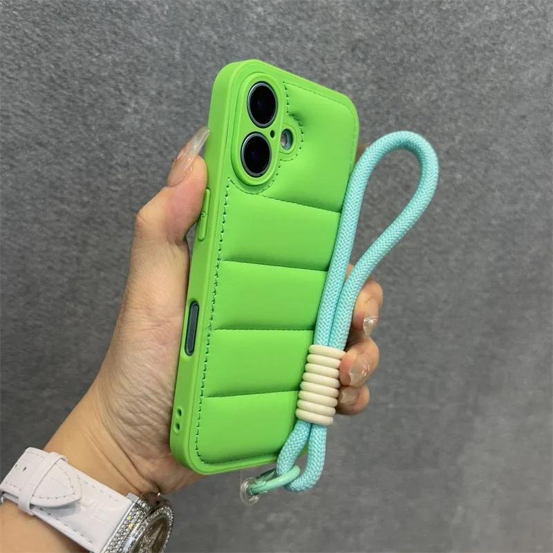Luxe Zachte Donsjas Siliconen Hoesje Voor 17 16 15 13 12 14 Pro Max Plus Schokbestendig Camera Bescherming Polsbandje Cover for iPhone 16 ProMax