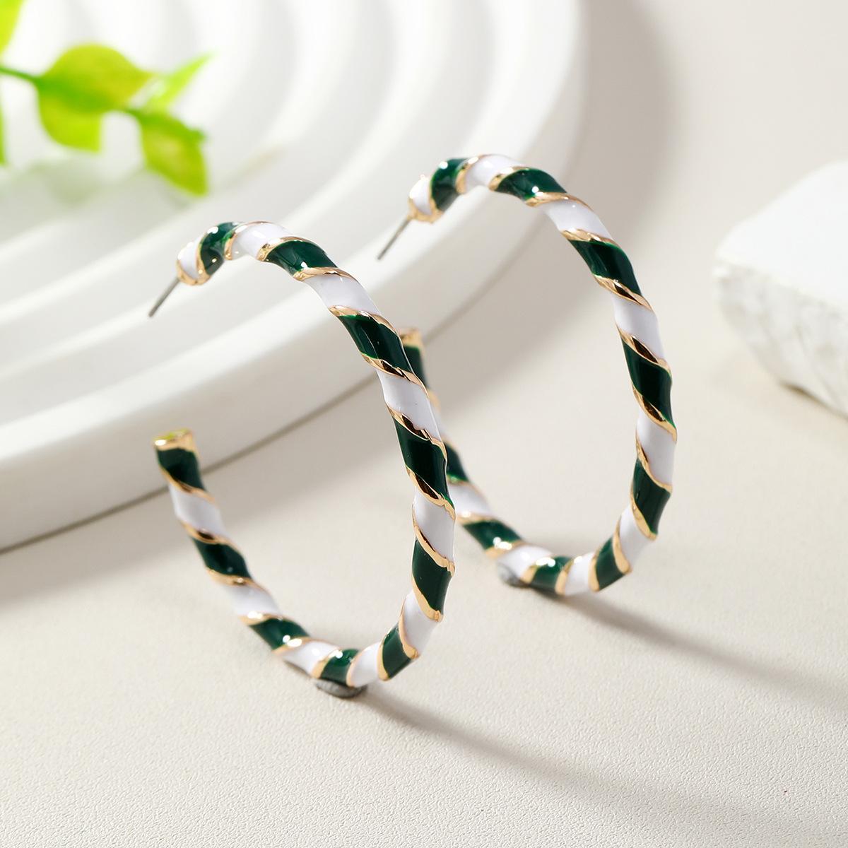 

Модні сережки. Прості великі сережки-кільця Темпераментні різдвяні барвисті сережки