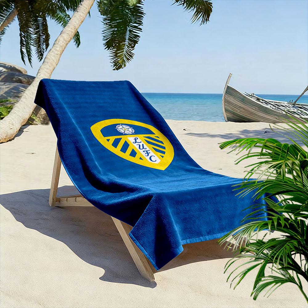 Golden crest elegance shines Print beach towel, quick drying, suitable for travel, outdoor sports, jogging, the beach and swimming, gift