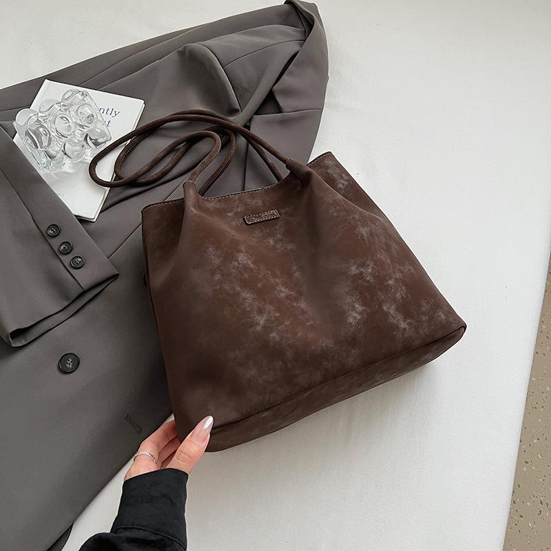 College students class tote bag women 2025 new trendy high-end shoulder bag large capacity fashionable versatile commuter bag