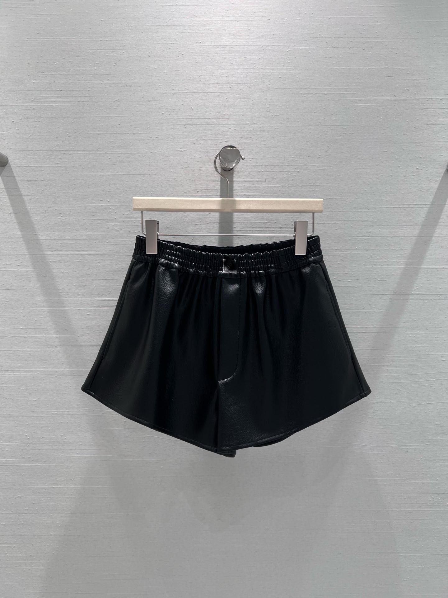2026 Early Spring Korean Elegance: Urban High-Waist Leather Shorts Small чёрный