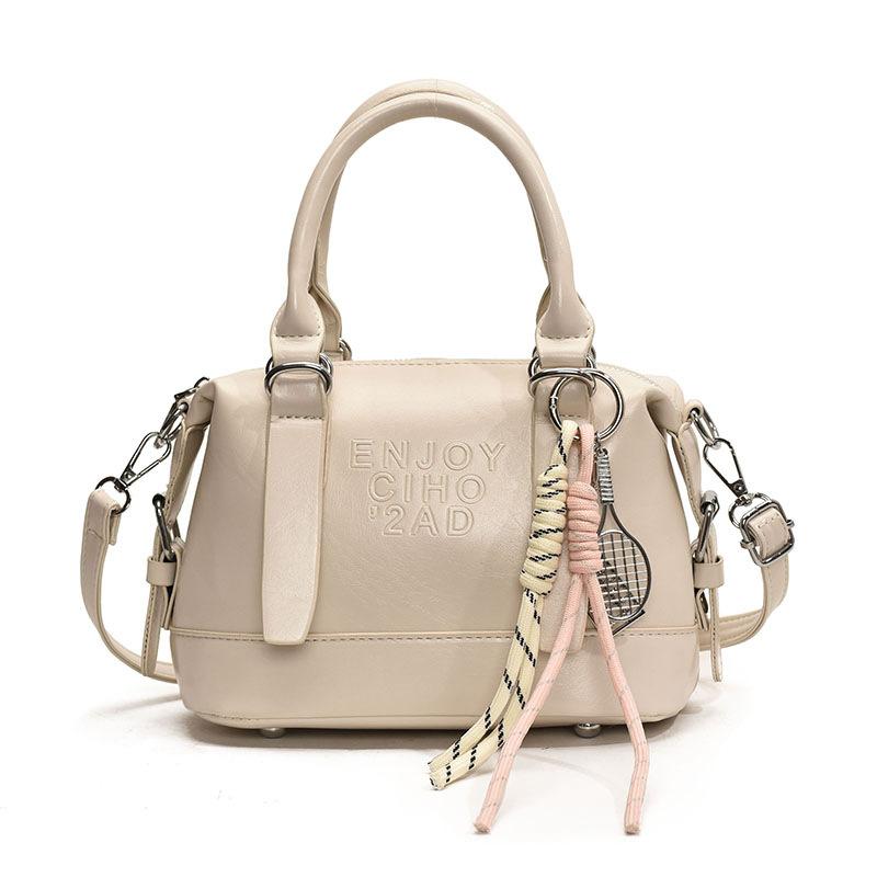 New product wholesale Korean fashion super fire high-end soft leather portable pillow bag versatile commuter casual messenger women's bag