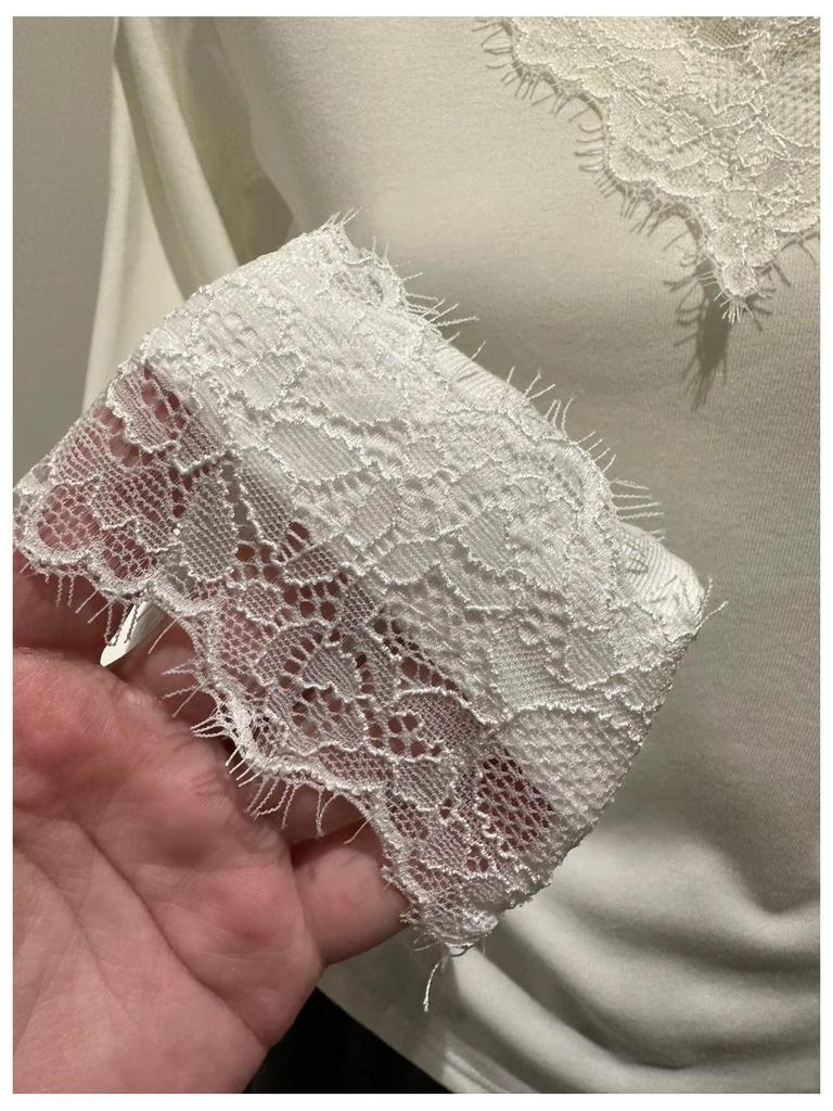 Korean Design V-Neck Lace Layer T-Shirt for Women - Slimming Long Sleeve Top for Spring, Autumn, Winter 2026