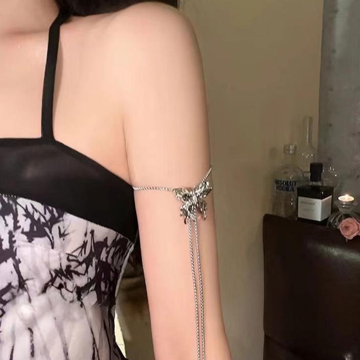 lady's pull-out necklace with a metal butterfly is a fashionable and unique long-chain clothing accessory