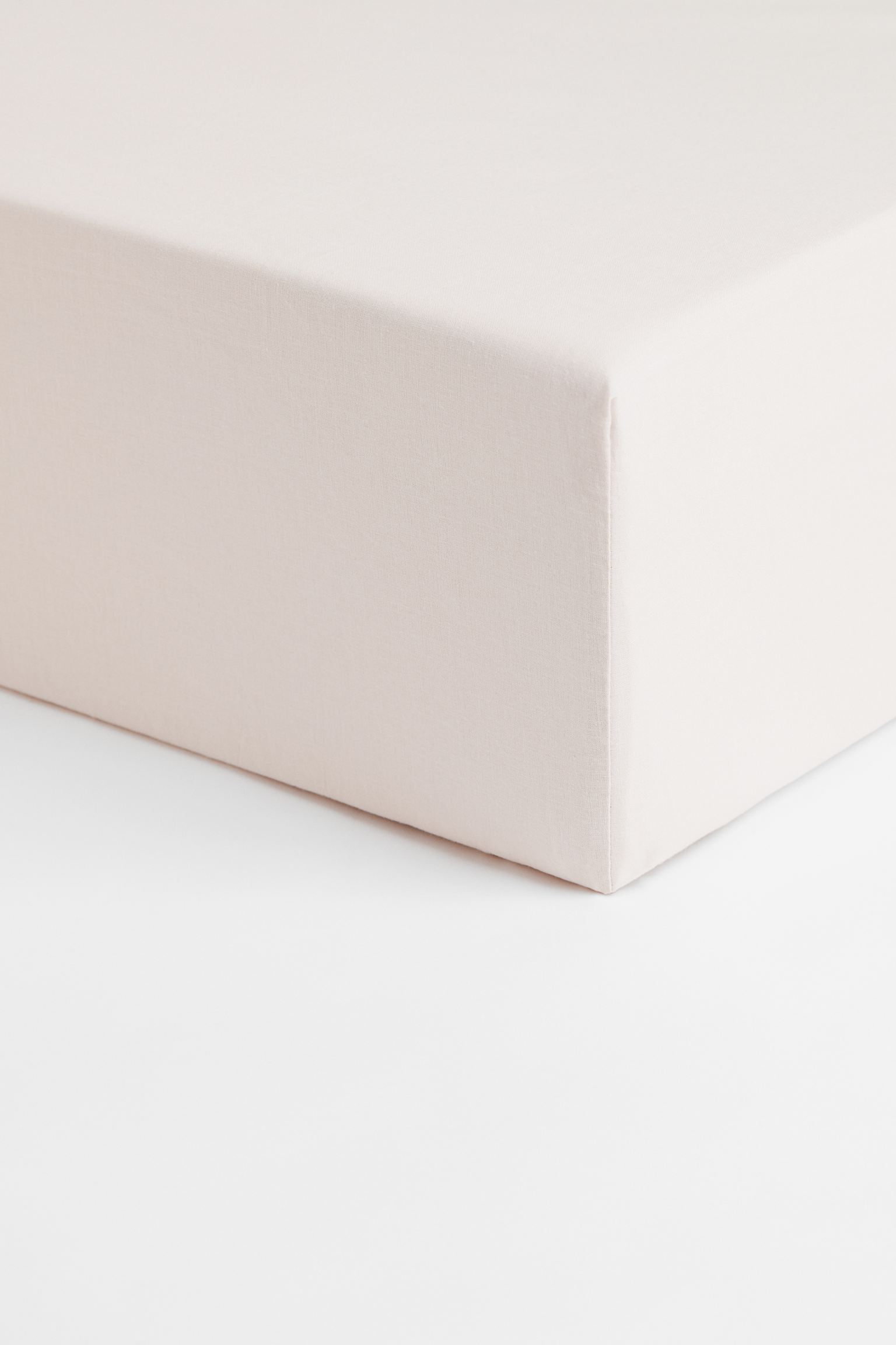 

Приталенная хлопковая простыня