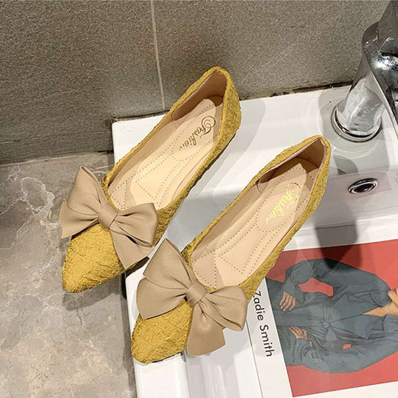 

Женские туфли-лодочки 2025 весна и лето новая корейская версия универсальные с острым носком с неглубоким вырезом на плоской подошве в сказочном стиле нежные на низком каблуке туфли-дутики 40 жёлтый
