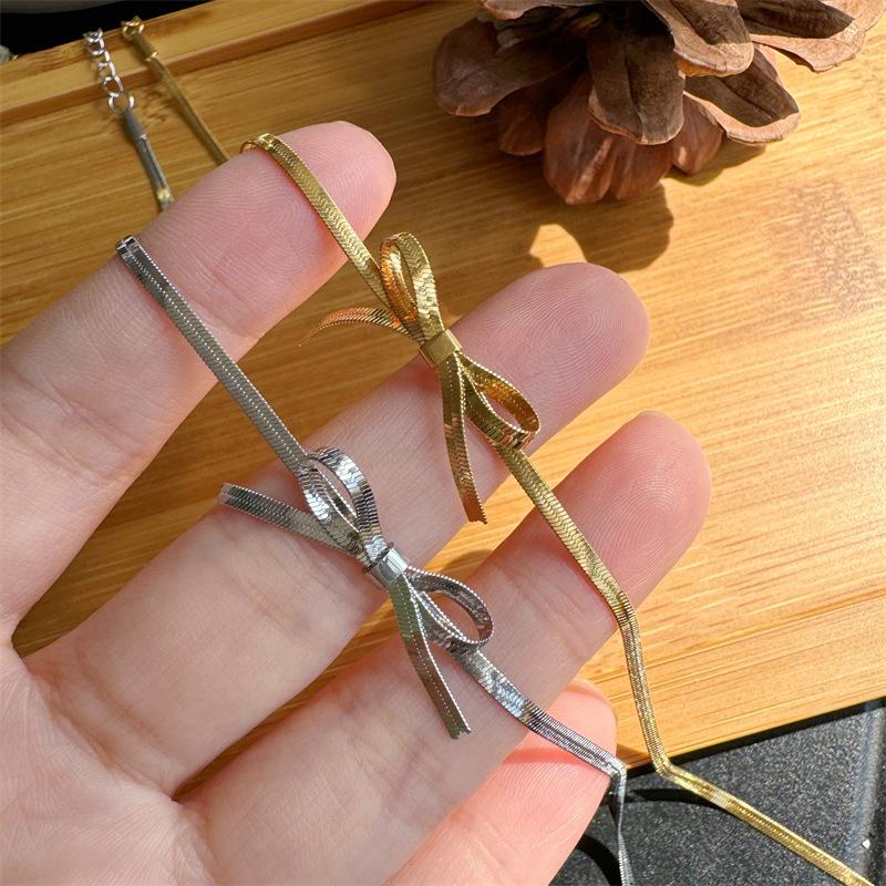 Gold-Plated Snake Bone Bow Choker Necklace - Fresh Design & Personality