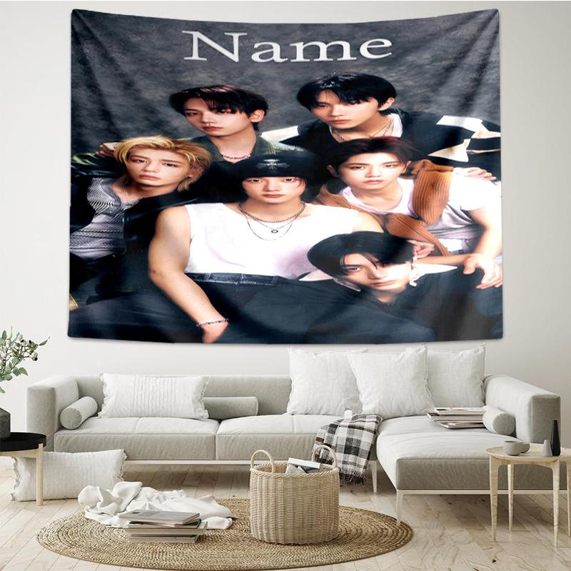 Benutzerdefinierter Name BOYNEXTDOOR Druck Wandteppich, Hintergrund, Einfache Montage, Ideal für Schlafzimmer, Büro & Wohnzimmer, mit Ästhetischer Wandbehang-Dekoration.