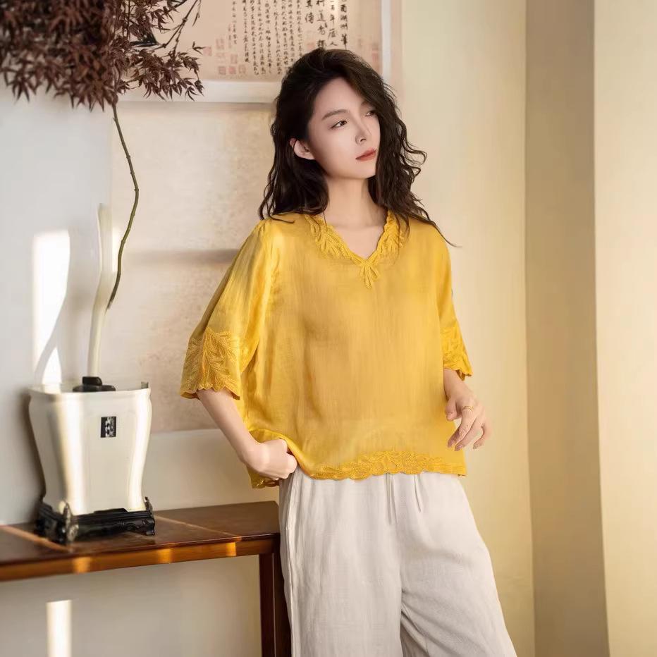 Retro Artistic Linen Embroidered V-Neck Women's Five-Sleeve Pullover - 2026 Spring Collection