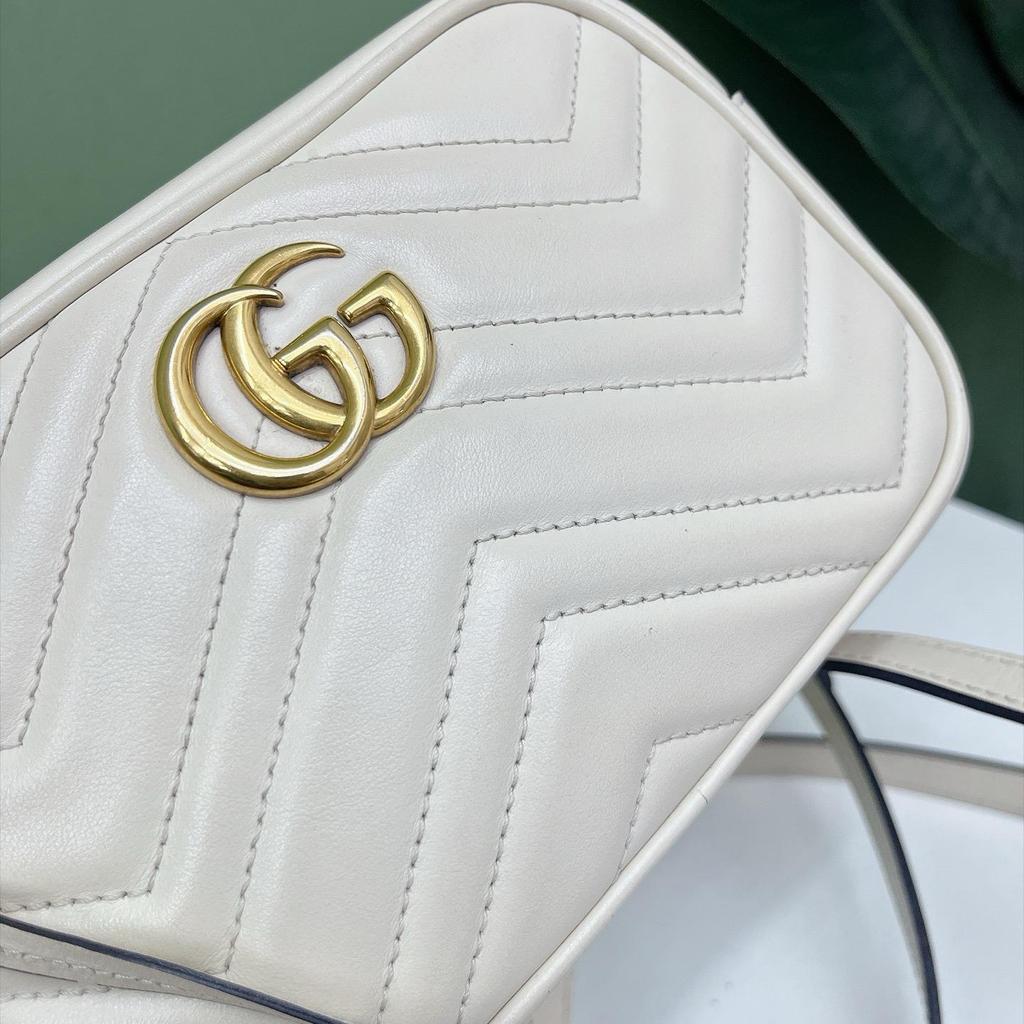 [Pre-Owned] GG Marmont Mini White Leather Quilted Wave Crossbody Bag - Very Good #10BHOYL