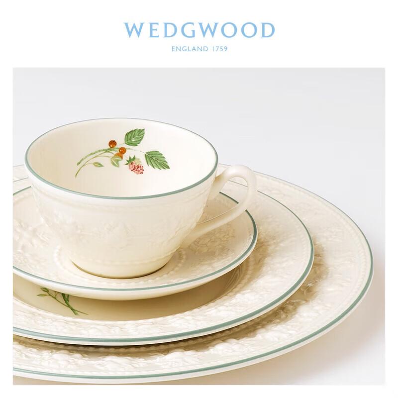 Wedgwood Festive Raspberry 4-Piece Dinner Set