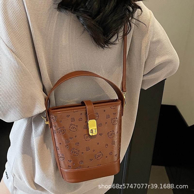 Summer New Small Bag Women's 2025 Fashionable Portable Bucket Bag Is a Versatile Foreign Texture Commuter Crossbody Bag