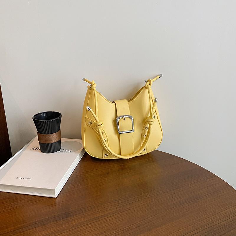 

Fashion simple chain shoulder bag 2025 spring new small bag women s leisure commuter niche design messenger bag жёлтый
