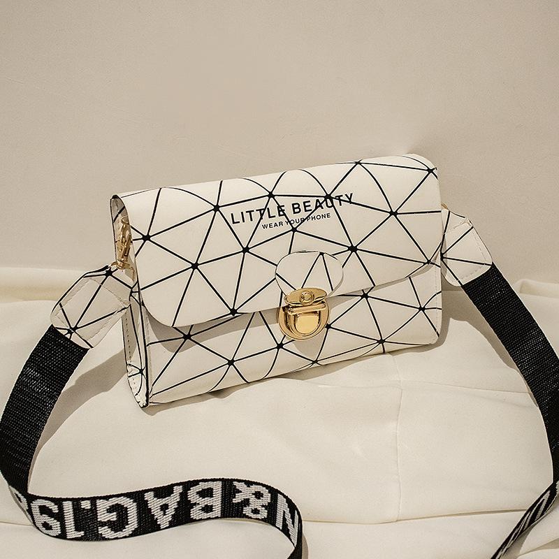 Guangzhou small bag summer and autumn new women's oblique span shoulder printing personalized rhombus triangular small square bag tide