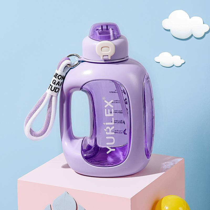 Large-capacity Sports Water Bottle with Straw, Heat-resistant Portable Water Bottle for Students in Summer