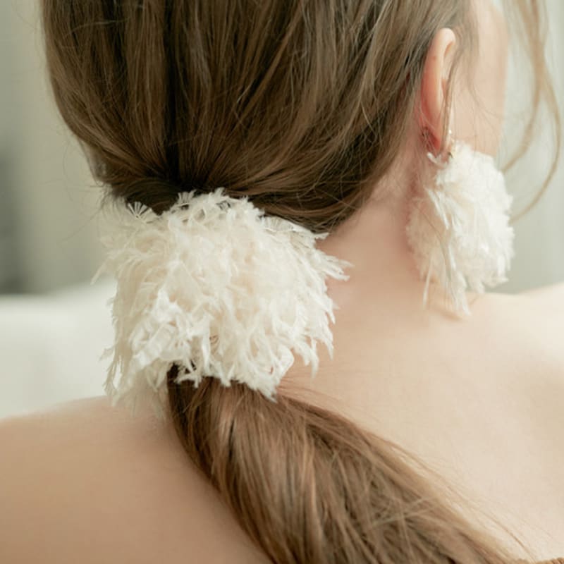 BESTY Featherique Hair Cuff