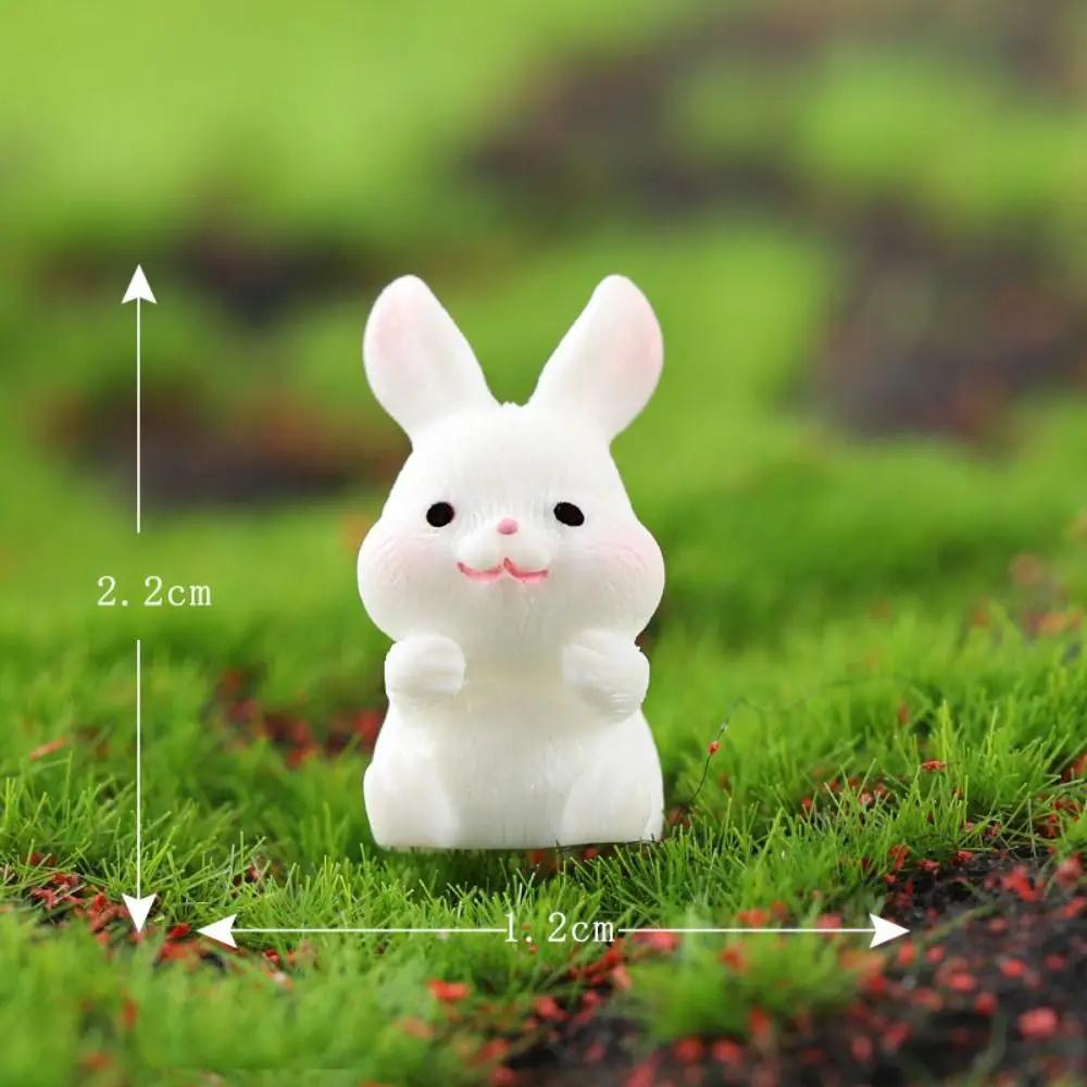 Cartoon Carrot Rabbit Figurines Realistic Resin Bunny Micro Landscape Ornaments Handmade Mini Mini Carrot Decoration