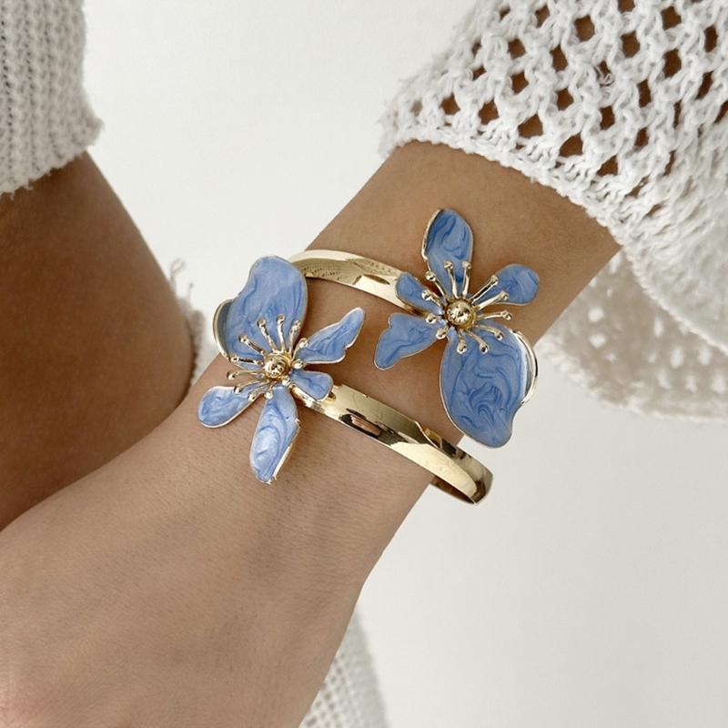 Multifunctional Adjustable Flower Shape Metal Bangle Bracelet Adjustable Diameter for Trendy Accessories and Gift Giving
