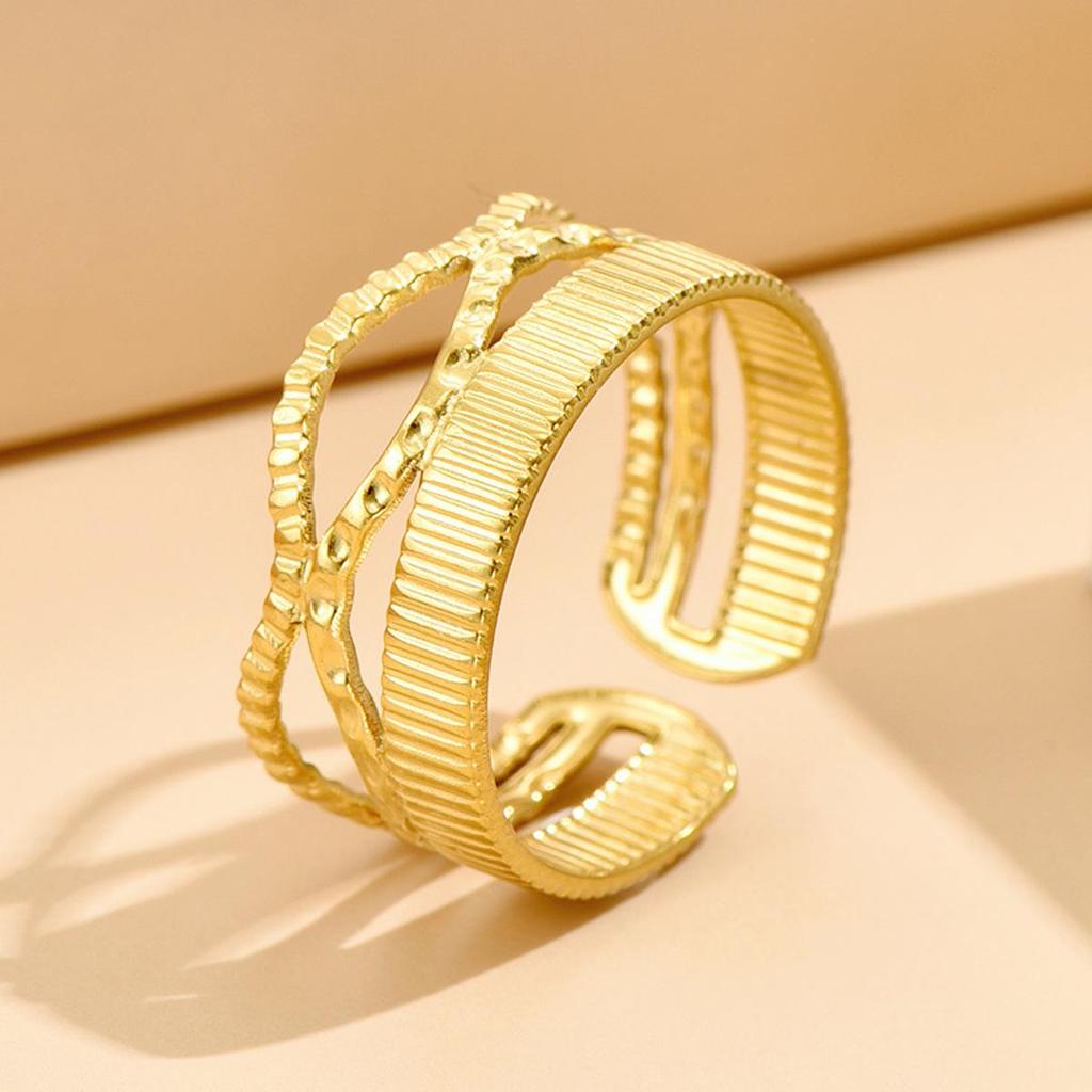 Women's European Retro Geometric Gold-Plated Stainless Steel Ring