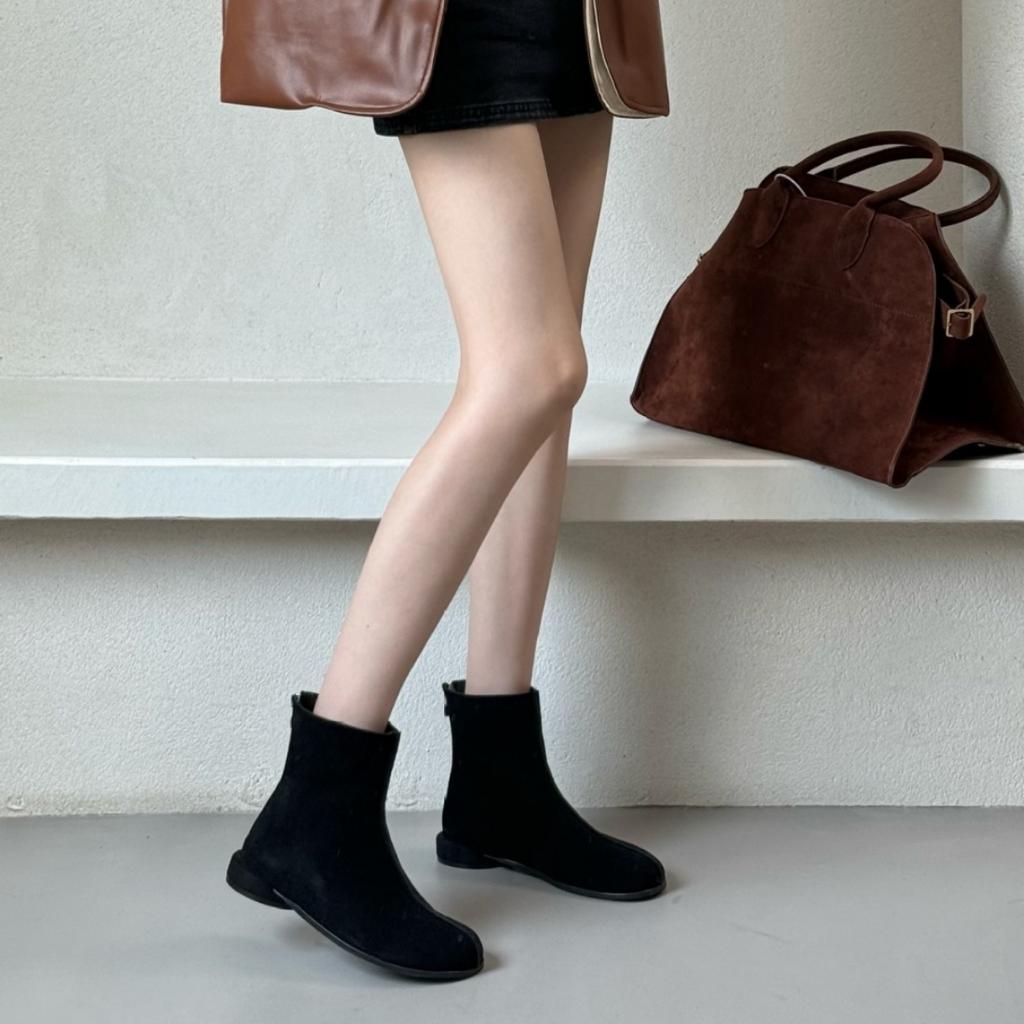 Ny het Koreansk version rund tå mångsidiga korta stövlar dam 2025 nya vinter retro mocka Martin boots nisch låg klack