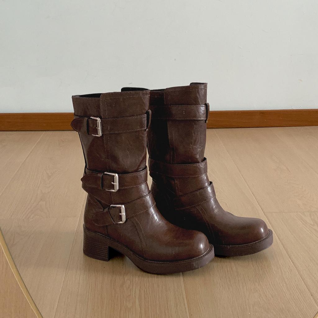 Schwarze Retro-Martin-Stiefel mit dickem hohen Absatz im britischen Stil für Damen 2025 neue Herbst-Stiefel für kleine Personen, höhenverlängernd und dünn, kurze Stiefel