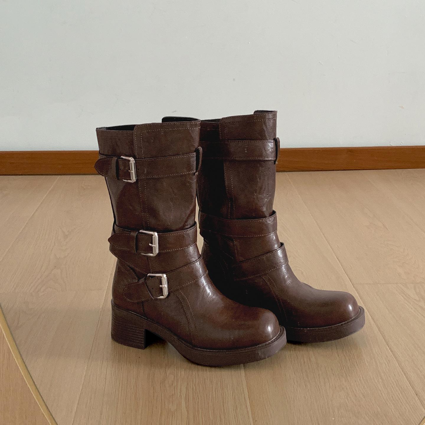 

Черные ретро ботинки Мартин на толстом высоком каблуке в британском стиле женские 2025 новые осенние для маленького роста увеличивающие рост и стройнящие короткие ботинки 40 коричневый