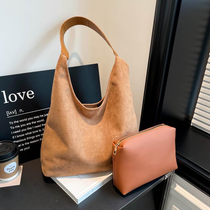 Single Shoulder Child and Mother Bag Large Capacity Commuter Tote Bag New Retro Fashion Soft Leather Messenger Bag