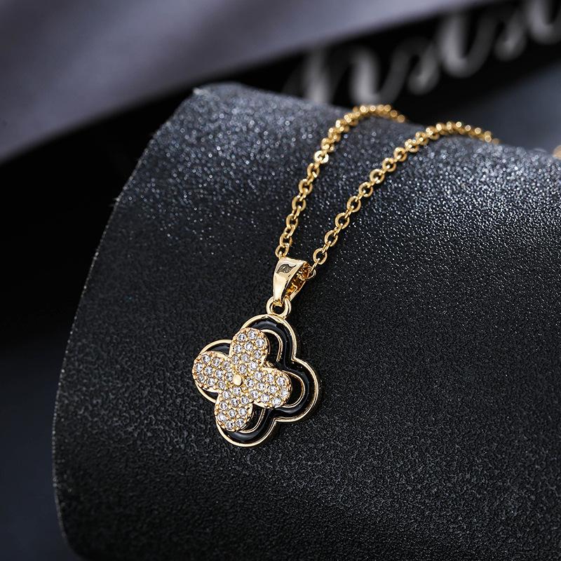 Chic Four-Leaf Clover Necklace for Sweet-Tempered Girls