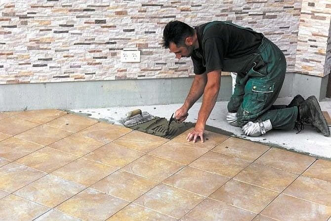 Adesivo per piastrelle in idrogel Cekol Q4 20 kg