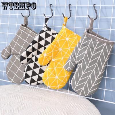 2Pcs Kitchen Anti-scald Gloves Oven Heat Insulation Microwave Baking Gloves High Temperature Anti-slip Thickened Gloves