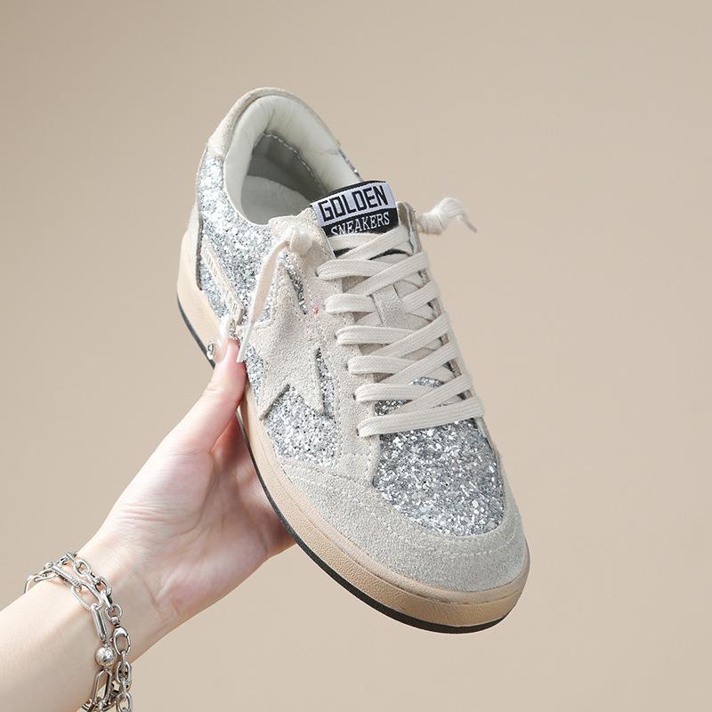 Kleine schmutzige Schuhe Damen neue Modelle alter Stern Pailletten College-Stil Schnürung lässig Board-Schuhe lässig Mode hundert