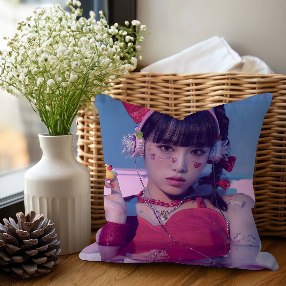 Singer C-Choi-Yena Pillow Anime Pillow Sofa Bed Head Pillow Cover Cushion Cover 45x45 Cm Fashion