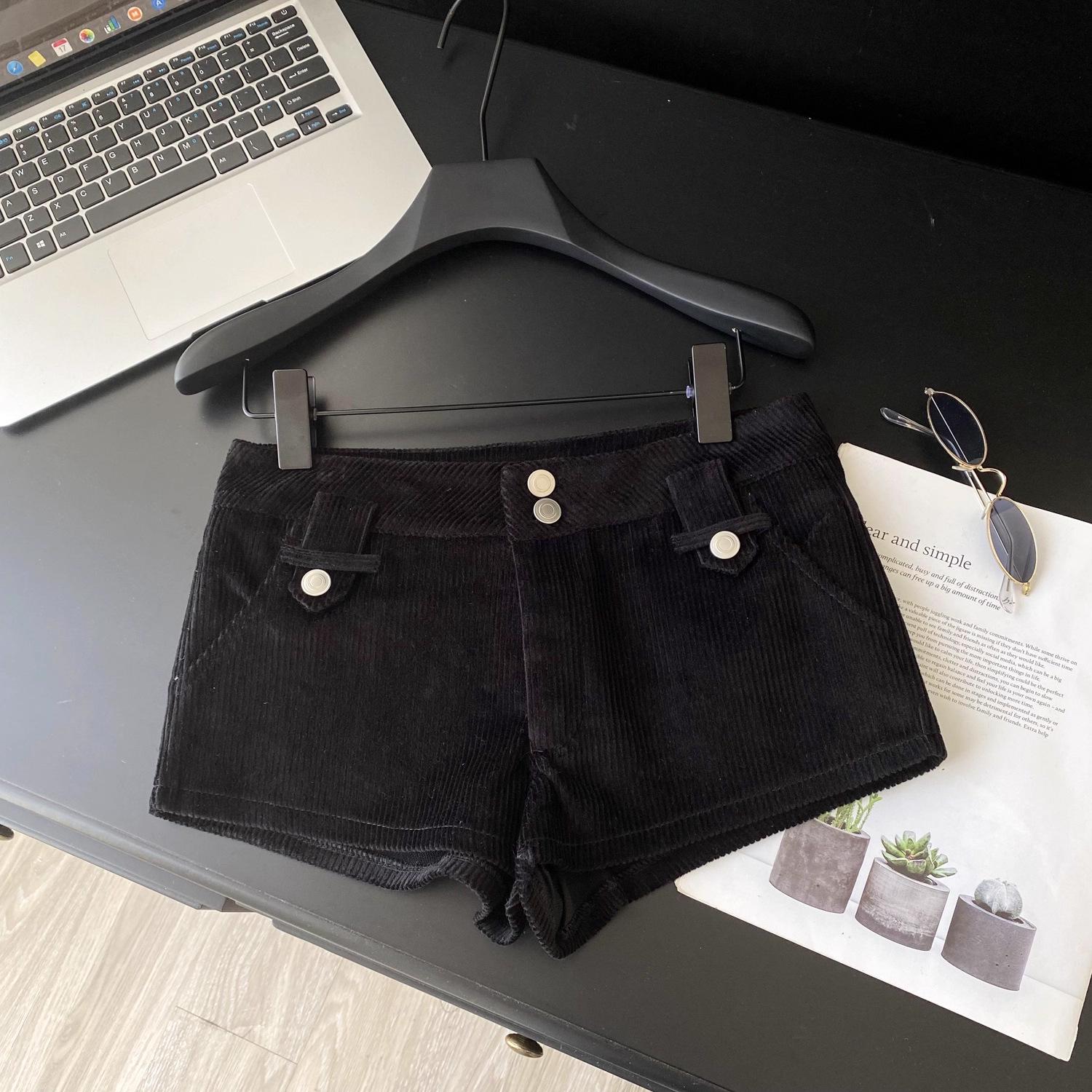 

2025 Women s Autumn/Winter Retro Corduroy Shorts with Metal Buckle S чорний