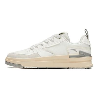 Aotu Non-Slip Wear-Resistant Low-Top Skate Shoes Women Sneakers White 922328076-1