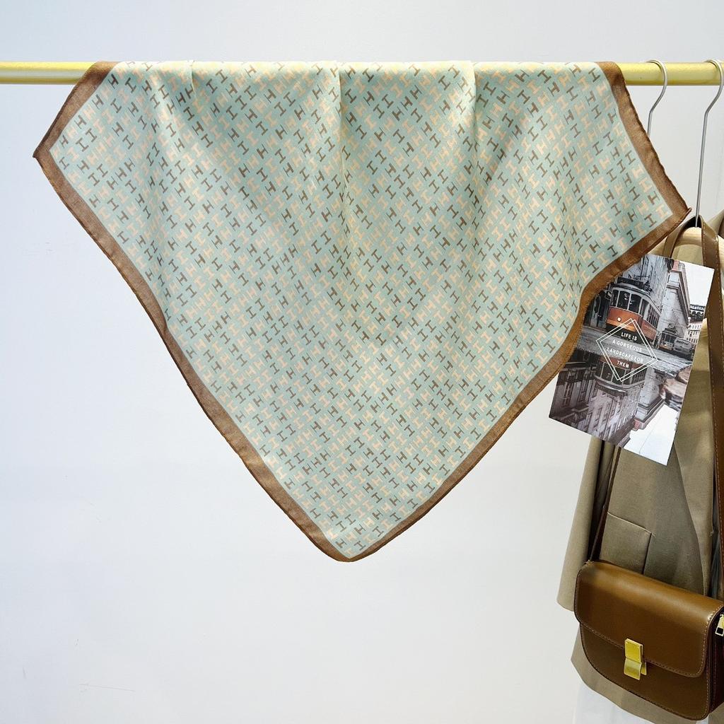 Retro light luxury high-end carriage cotton and linen scarf, spring and autumn new 71cm small square scarf, foreign-style decorative versatile scarf