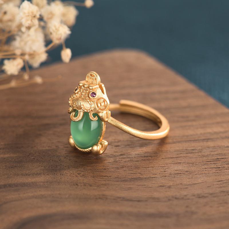 Ethnischer Stil Messing Vergoldeter Pixiu Ring mit Chalcedon