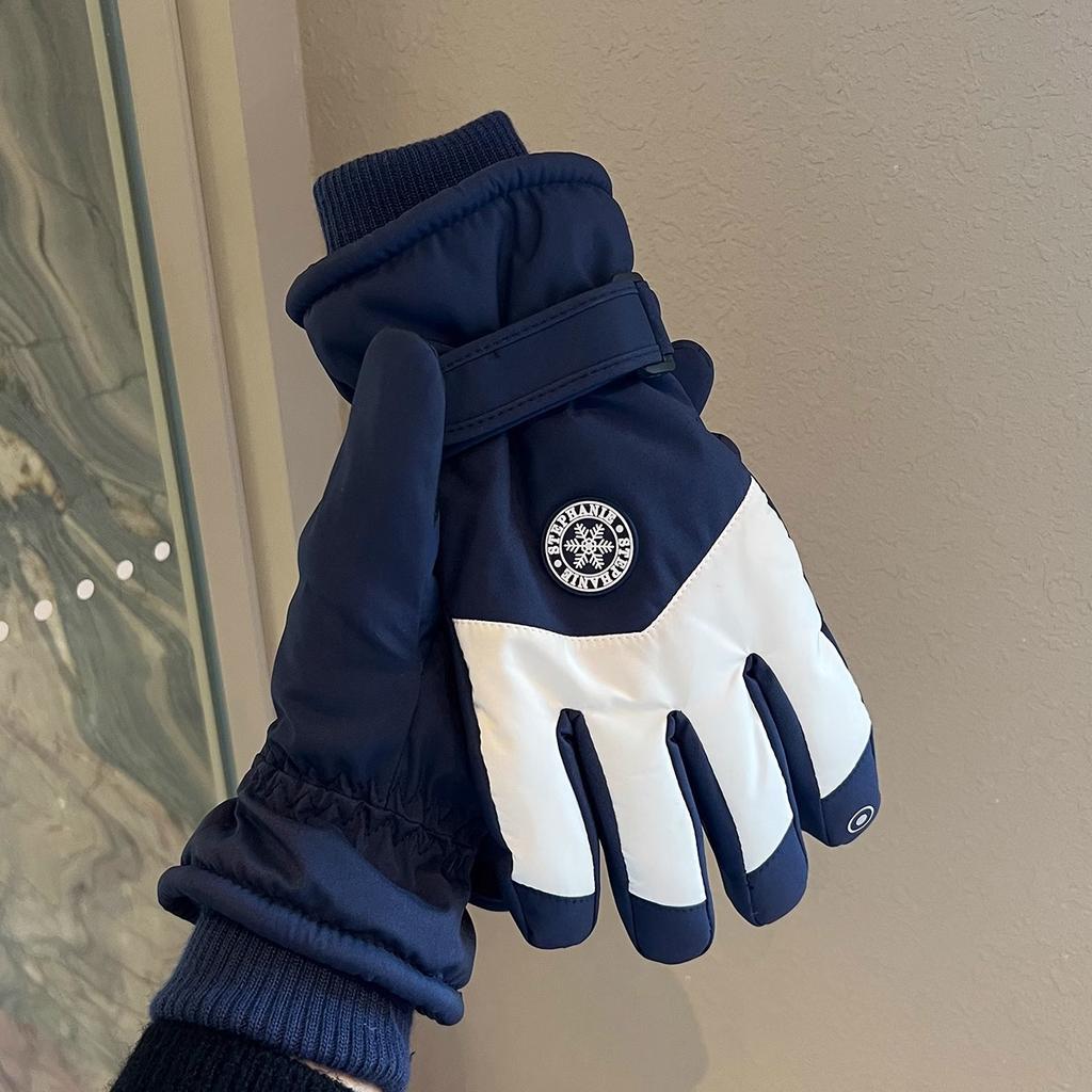 Ski gloves are warm, velvet, thickened and cold-proof, and the explosion can be five-finger couples.