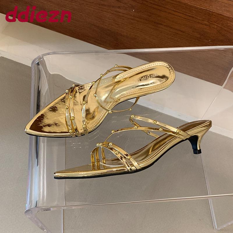 Fashion Fashion Metal Rivet Women Low Heel Slides Slippers Female Sandals Shoes Pointed Toe Footwear Ladies Heeled Slippers Shoes Pumps