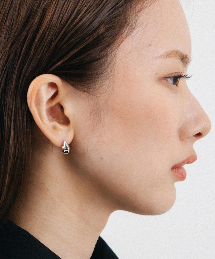 Tacit Clam Earring