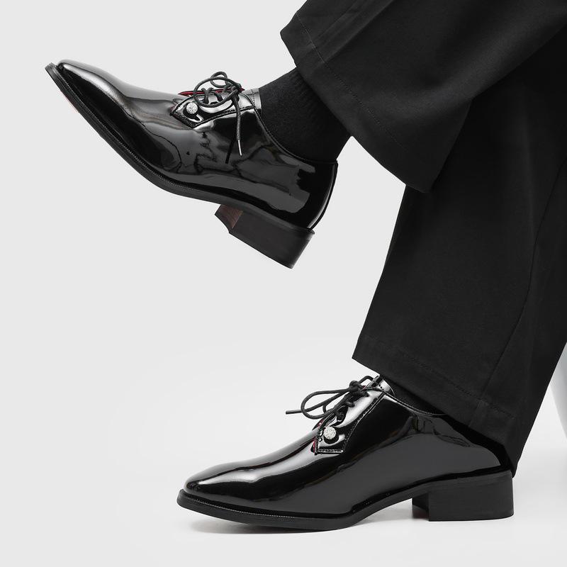 Herren Glänzende Rote Sohle Leder Schuhe, Britischer Stil, Spitze Zehenpartie - Perfekt für Business, Formelle Anlässe, Freizeit oder Hochzeitskleidung (Modell 2607)