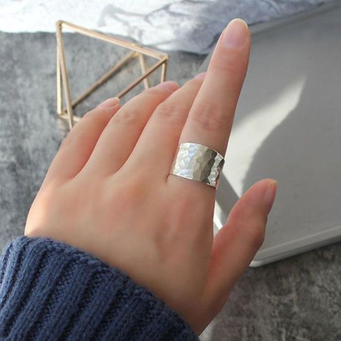 Handgefertigter Ring, modisches Wolken-Seidenmuster, breite Platte, Hammermuster-Ring, offener Fingerring für Herren und Damen