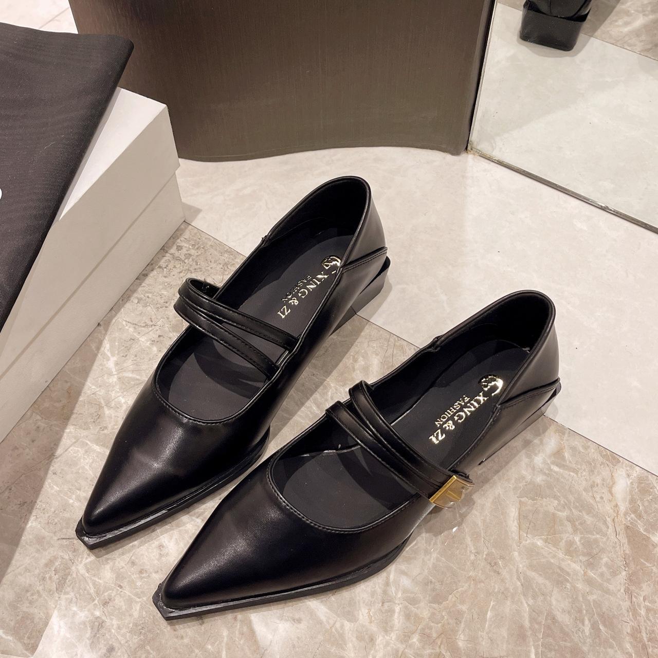 

2024 Женская осень Новые сексуальные заостренные металлические пряжки дизайнерские толстые каблуки высокие каблуки однотонные неглубокие носки женские туфли без застежек 39 чёрный